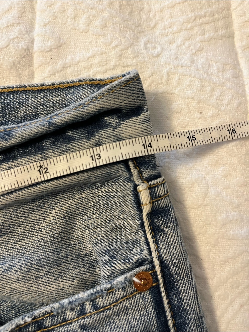 Levi's Distressed Light Blue Ripped Jeans - Picture 5 of 7